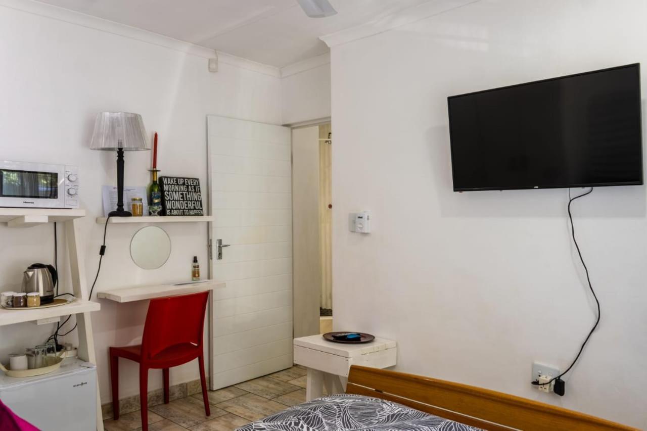 Mykhaya-Your Home Away From Home كمبتون بارك المظهر الخارجي الصورة
