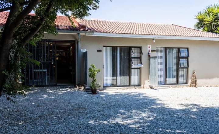 Mykhaya-Your Home Away From Home كمبتون بارك المظهر الخارجي الصورة